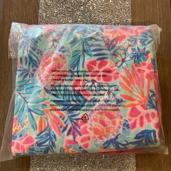 Lilly Pulitzer‎ Printed Shell Towel beach towel NEW 🎀 - Picture 6 of 6